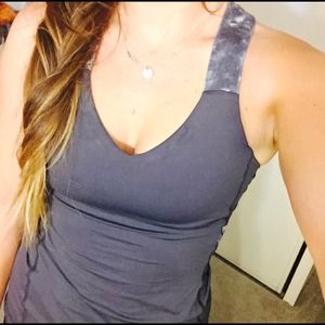 Lululemon tank, size 6