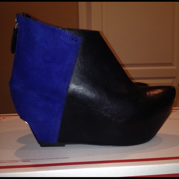 Hold for Ms.latrendap