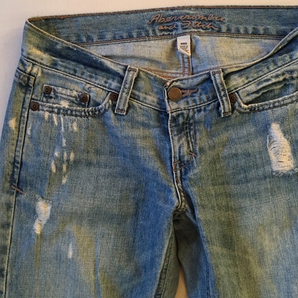 Abercrombie & Fitch Light Wash Denim Jeans - Picture 2 of 3