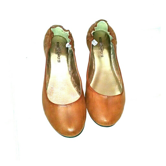 Brown/cognac flats
