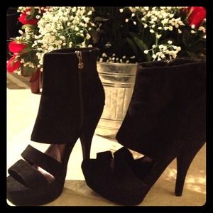 Vera Wang Suede Heel