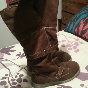 Brown winter boots