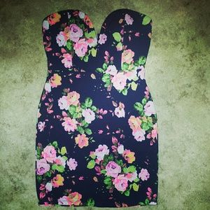 Floral mini dress. Medium