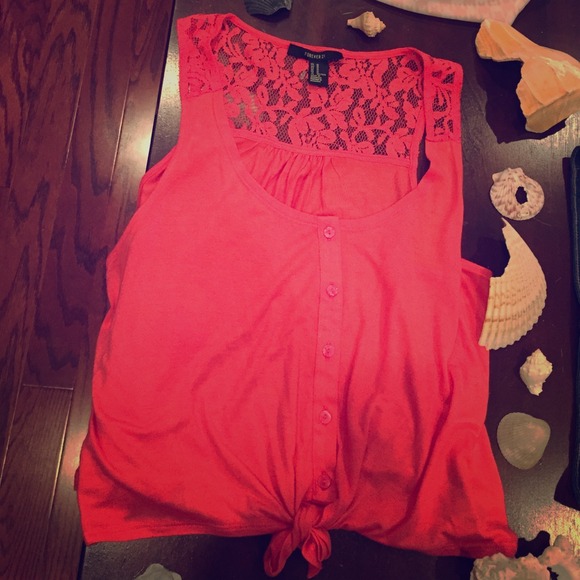 Cute mid-crop top