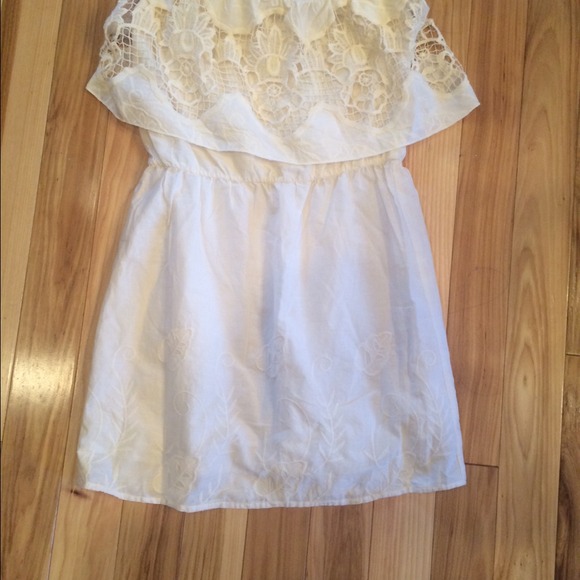 Beautiful cream strapless lace dress