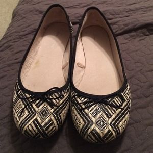 ⭐️BLACK FRIDAY SALE⭐️ Cute "Aztec style" flats