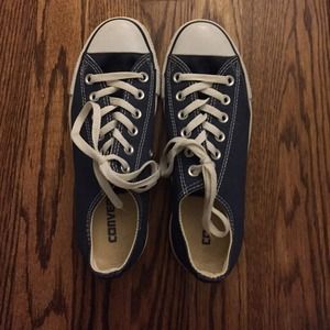 🚫🚫SOLD🚫🚫 in bundle!!Converse navy tennis shoes