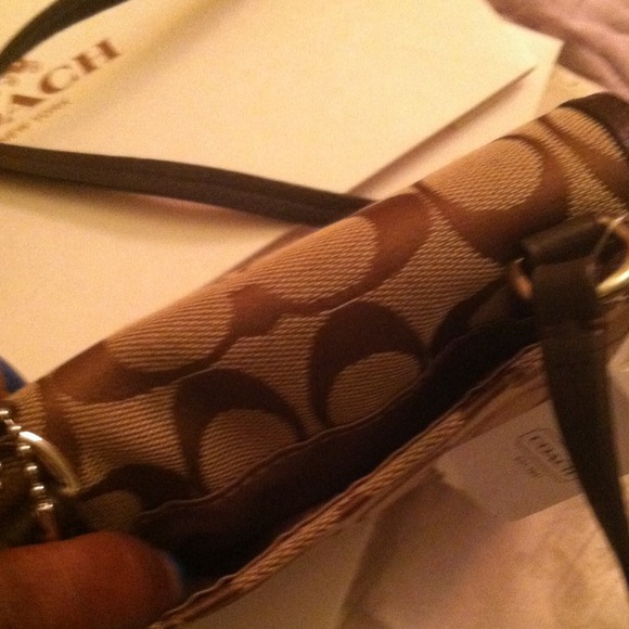 Authentic Coach Crossbody - Picture 3 of 4