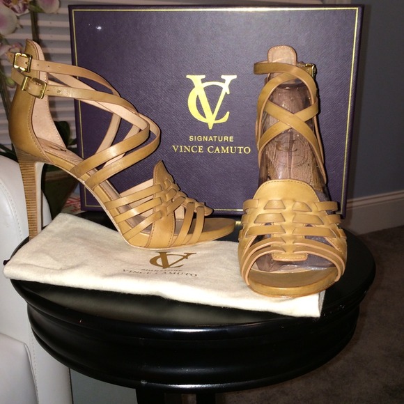 Signature Vince Camuto sandals