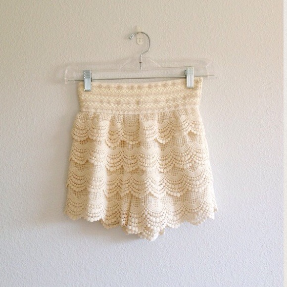 Crochet cream skort - Picture 2 of 2