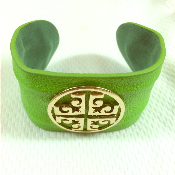 🎅🚫SOLD🚫🎅Green Bracelet and Earrings Tory Burch - Picture 1 of 2