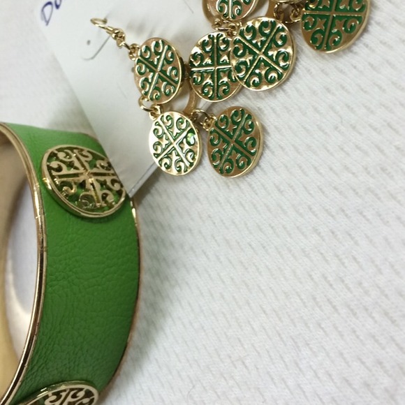 🎅🚫SOLD🚫🎅Green Bracelet and Earrings Tory Burch - Picture 2 of 2