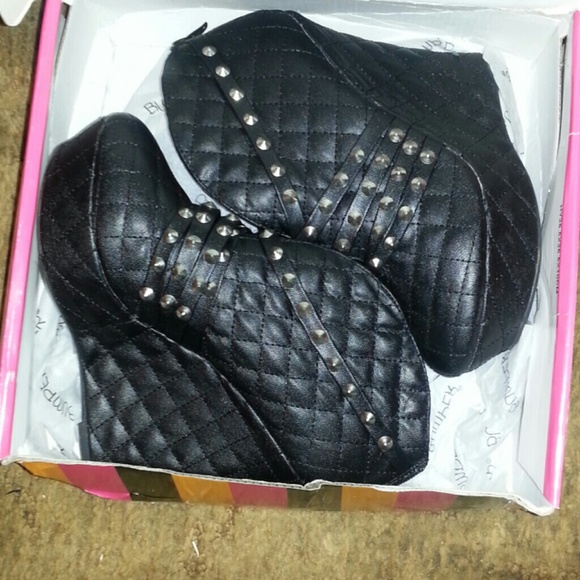 Leather spiked wedges