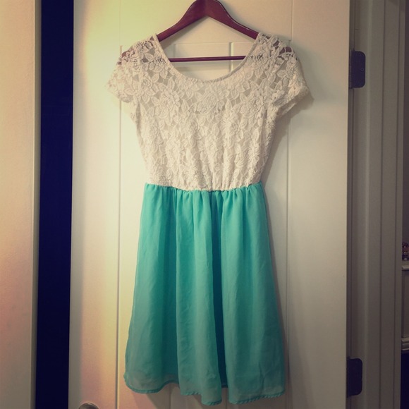 Beautiful two piece turquoise dress!