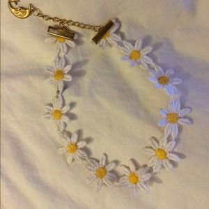 DAISY CHOKER
