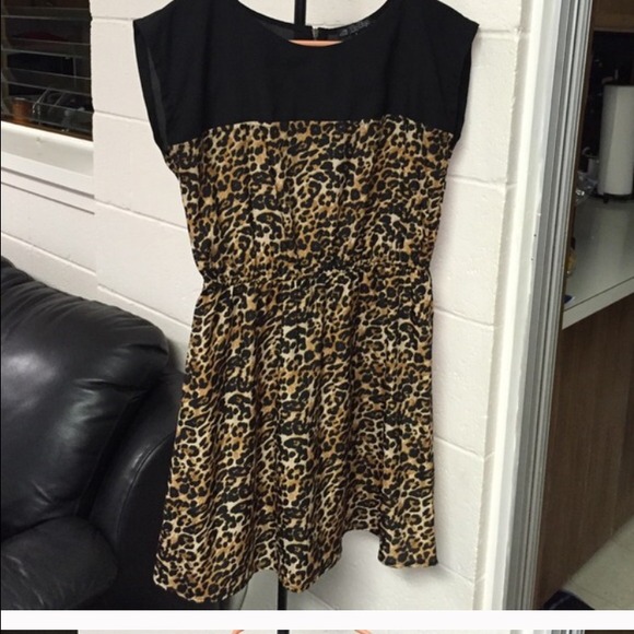 Sold. Leopard print casual dress - Picture 4 of 4
