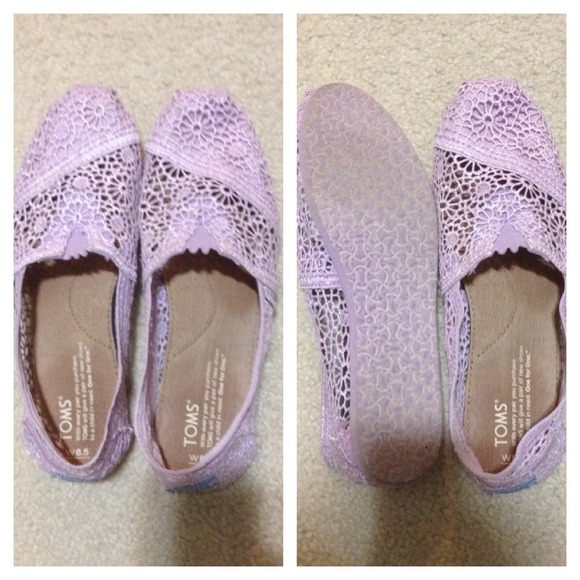 Like new authentic crochet Toms