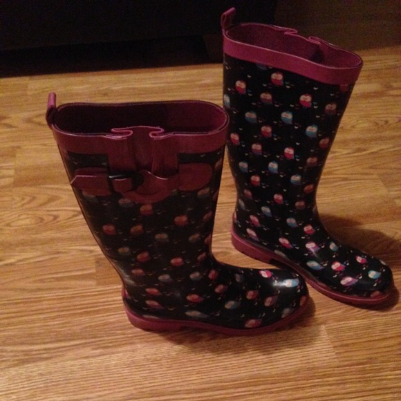 Owl purple and black rain boots
