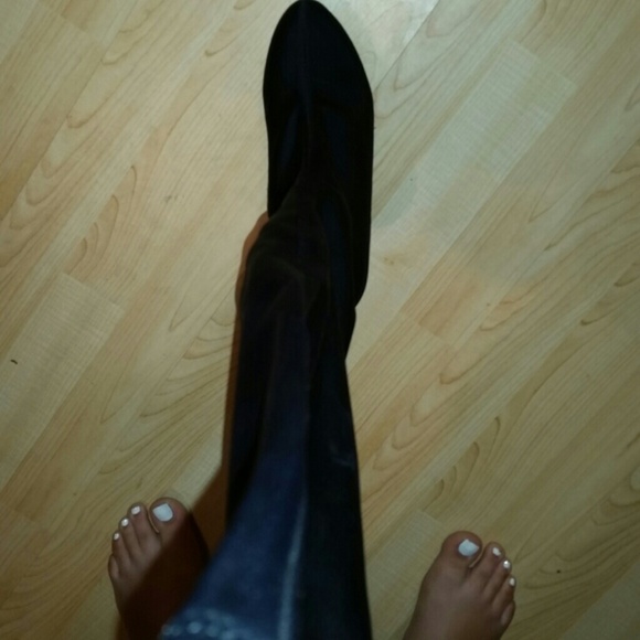 Black thigh high boots - Picture 2 of 4
