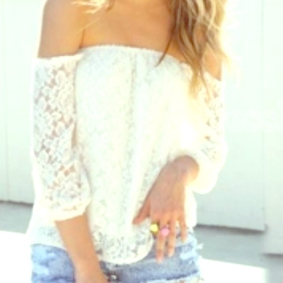 Tops - Off the shoulder Lace shirt