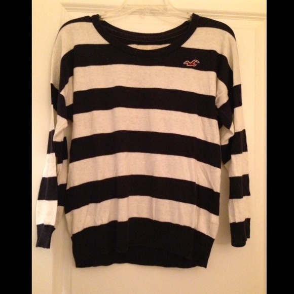 Navy blue/white quarter length sweater