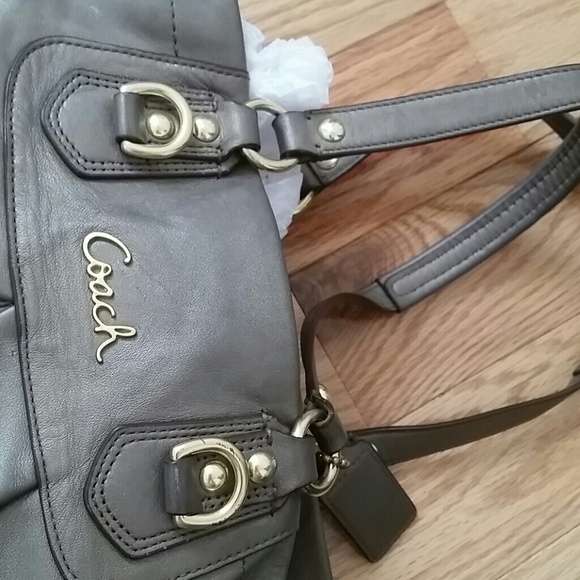 Coach PRICE REDUCED - Picture 4 of 4