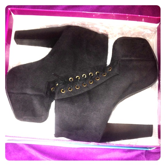 JEFFERY CAMPBELL! - Picture 1 of 3