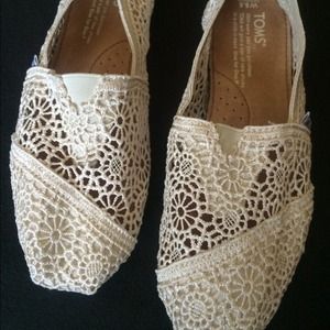 Toms Lace Ivory slip ons
