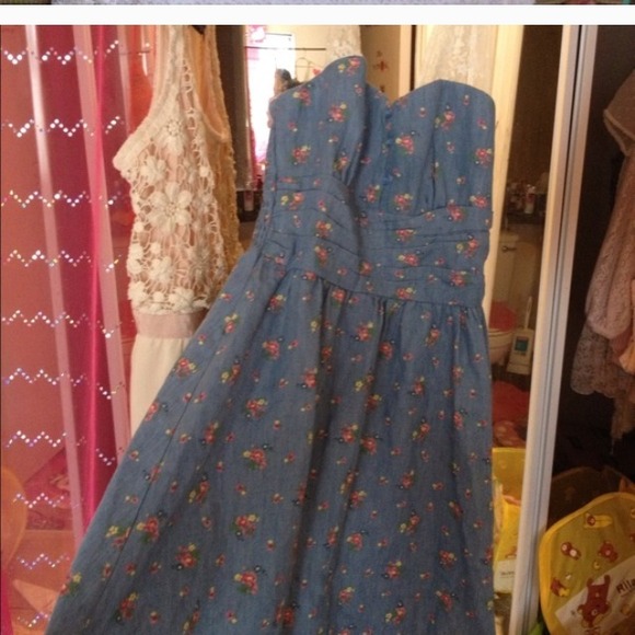 Cute Flowery dress - Picture 2 of 2