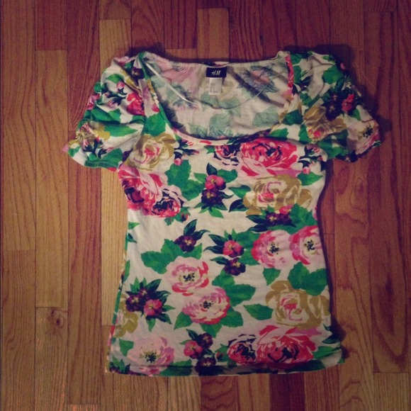 Floral short sleeve Tee.