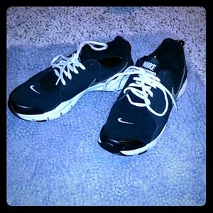 Black Nike tennis shoes