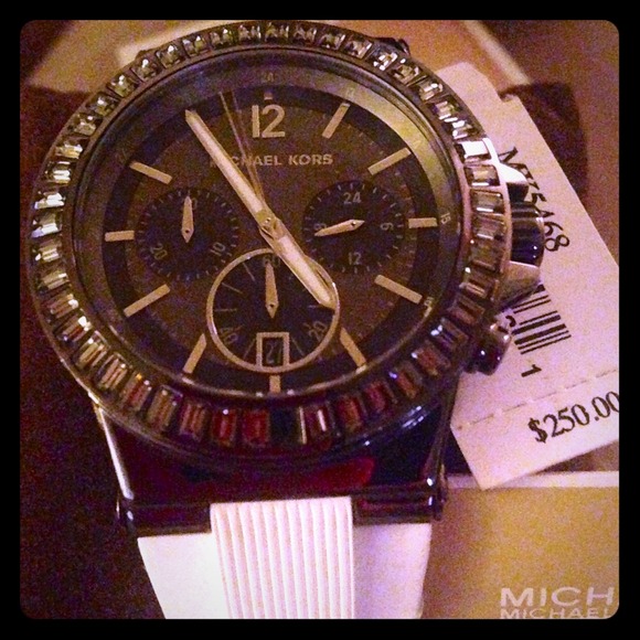 Michael Kors Bel Aire rubber strap watch