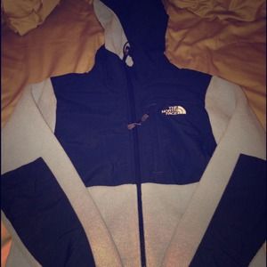 NWOT North Face Denali jacket with hood - Small