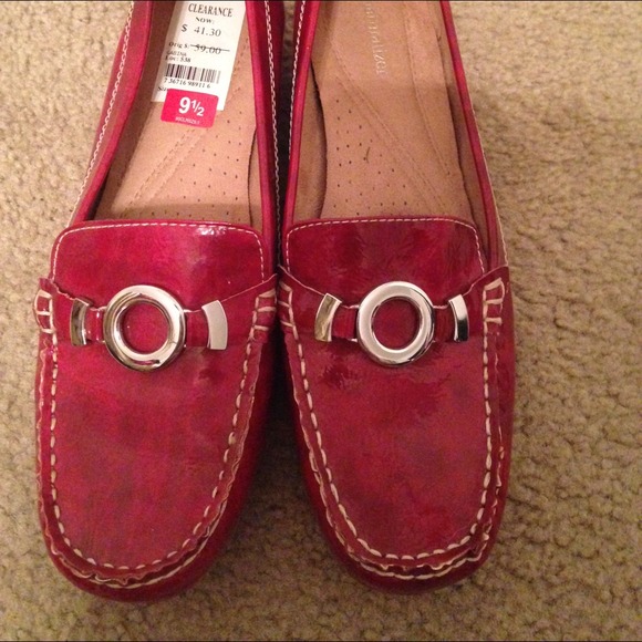 Naturalized soft heel loafer