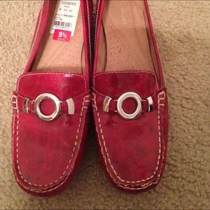 Naturalized soft heel loafer