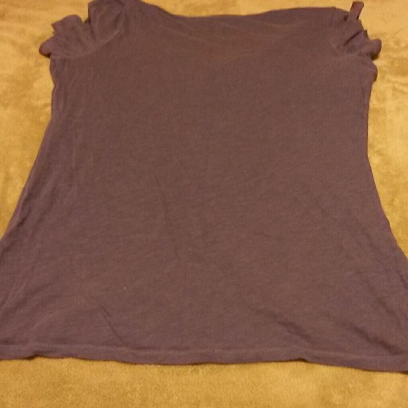 Lg American Eagle v-neck t-shirt. - Picture 2 of 3
