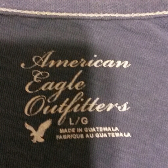 Lg American Eagle v-neck t-shirt. - Picture 3 of 3