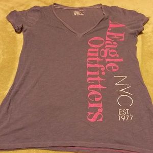Lg American Eagle v-neck t-shirt.