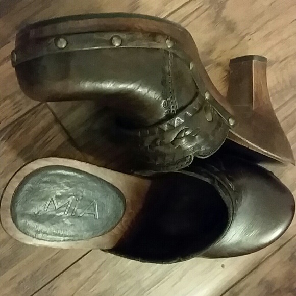 Clogs - Picture 3 of 4