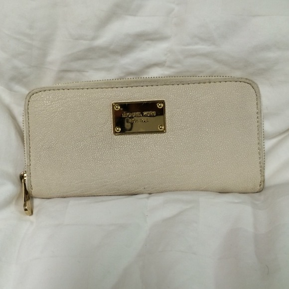 ‼️ONE DAY SALE‼️Michael Kors Wallet