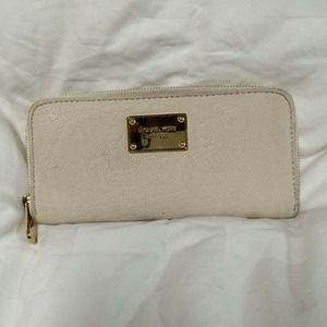 ‼️ONE DAY SALE‼️Michael Kors Wallet