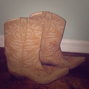 Tan Guess Boots