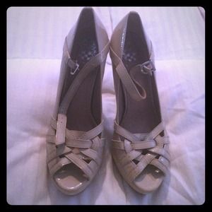 Nude Vince Camuto platform peep toe heels