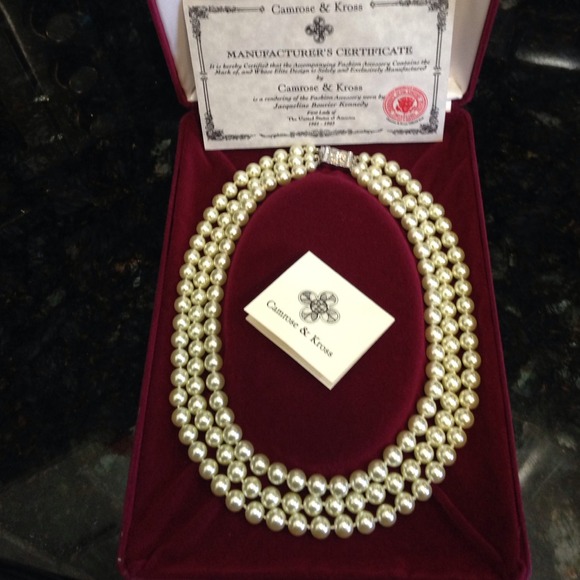 Camrose & Kross Pearl necklace