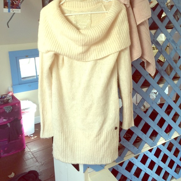 Gorgeous Ivory Guess Sweater