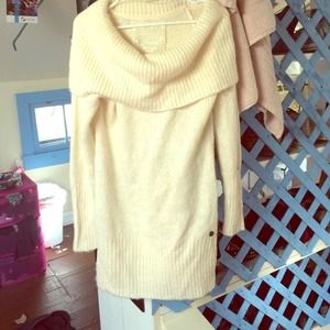 Gorgeous Ivory Guess Sweater