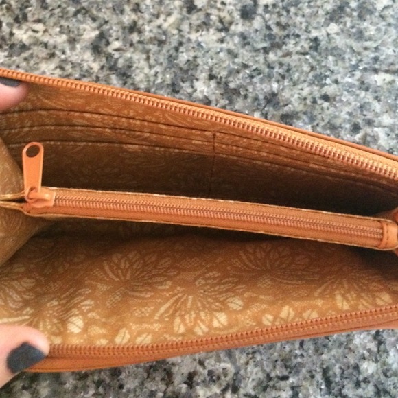 Super cute classic mustard hobo wallet! - Picture 3 of 3