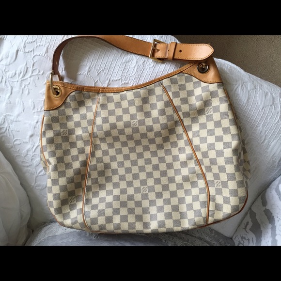 Louis Vuitton Purse - Picture 2 of 3