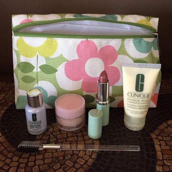 Clinique Accessories - New Clinique Set Bundle