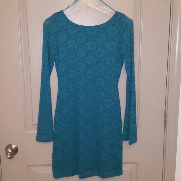 Sexy short, backless crochet detail dress